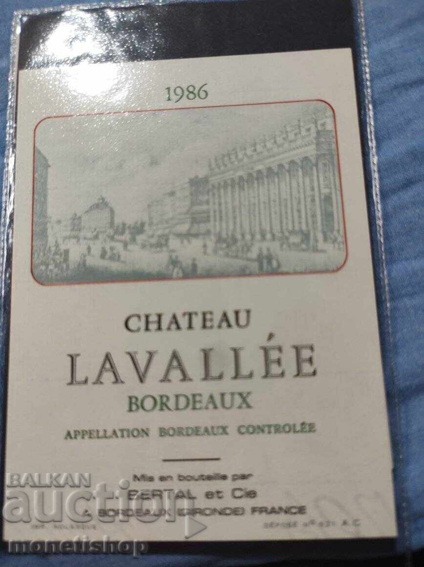 Delivery of We offer a large collection of wine labels Delivery of We offer a large collection of wine labels