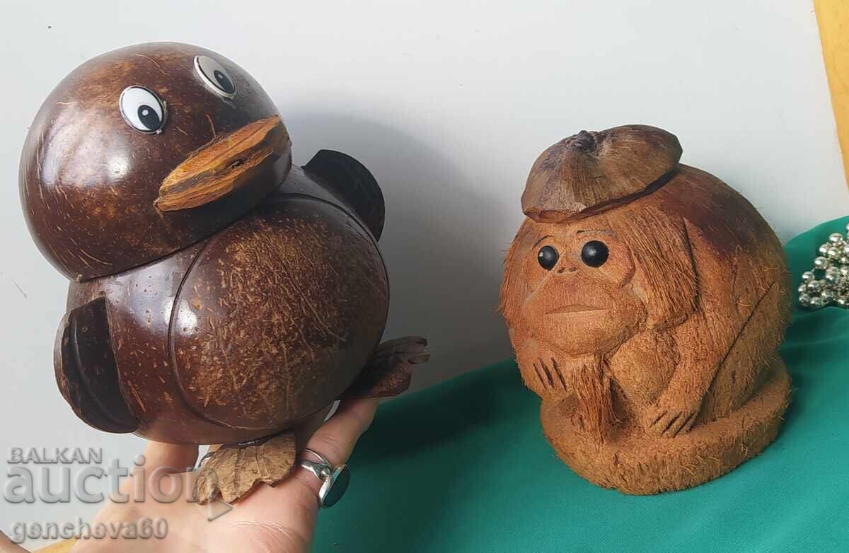 Delivery of Coconut piggy bank and monkey Delivery of Coconut piggy bank and monkey
