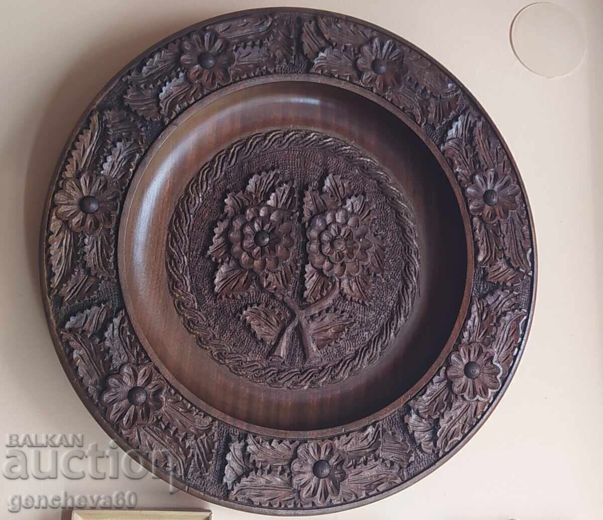 Аукцион Великолепна огромна резбована чиния за декорация