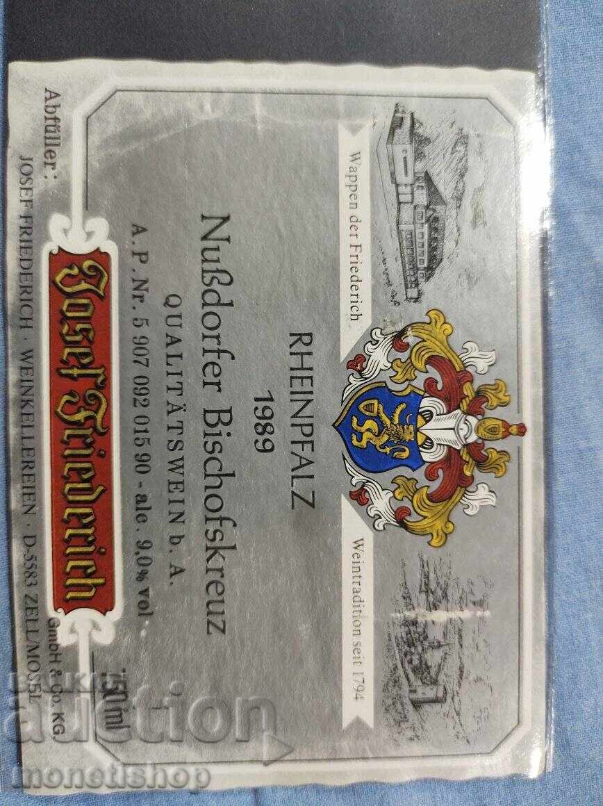 We offer a large collection of wine and champagne labels - 7 We offer a large collection of wine and champagne labels - 7