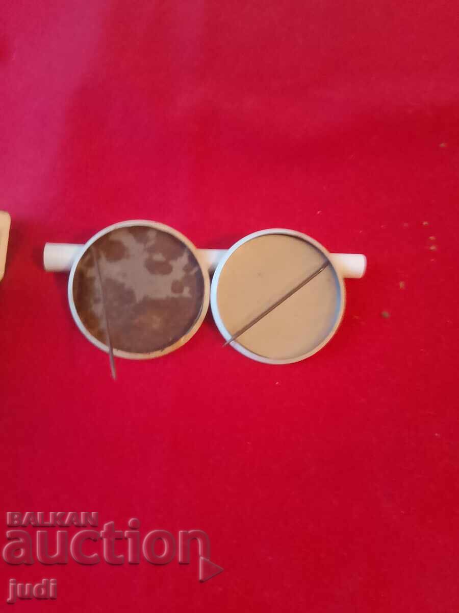 UDF 2 metal badges - 6 UDF 2 metal badges - 6