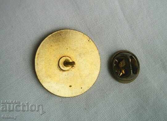 Football badge - Manchester United, England with price 3.50 BGN | € 1.79 Football badge - Manchester United, England with price 3.50 BGN | € 1.79