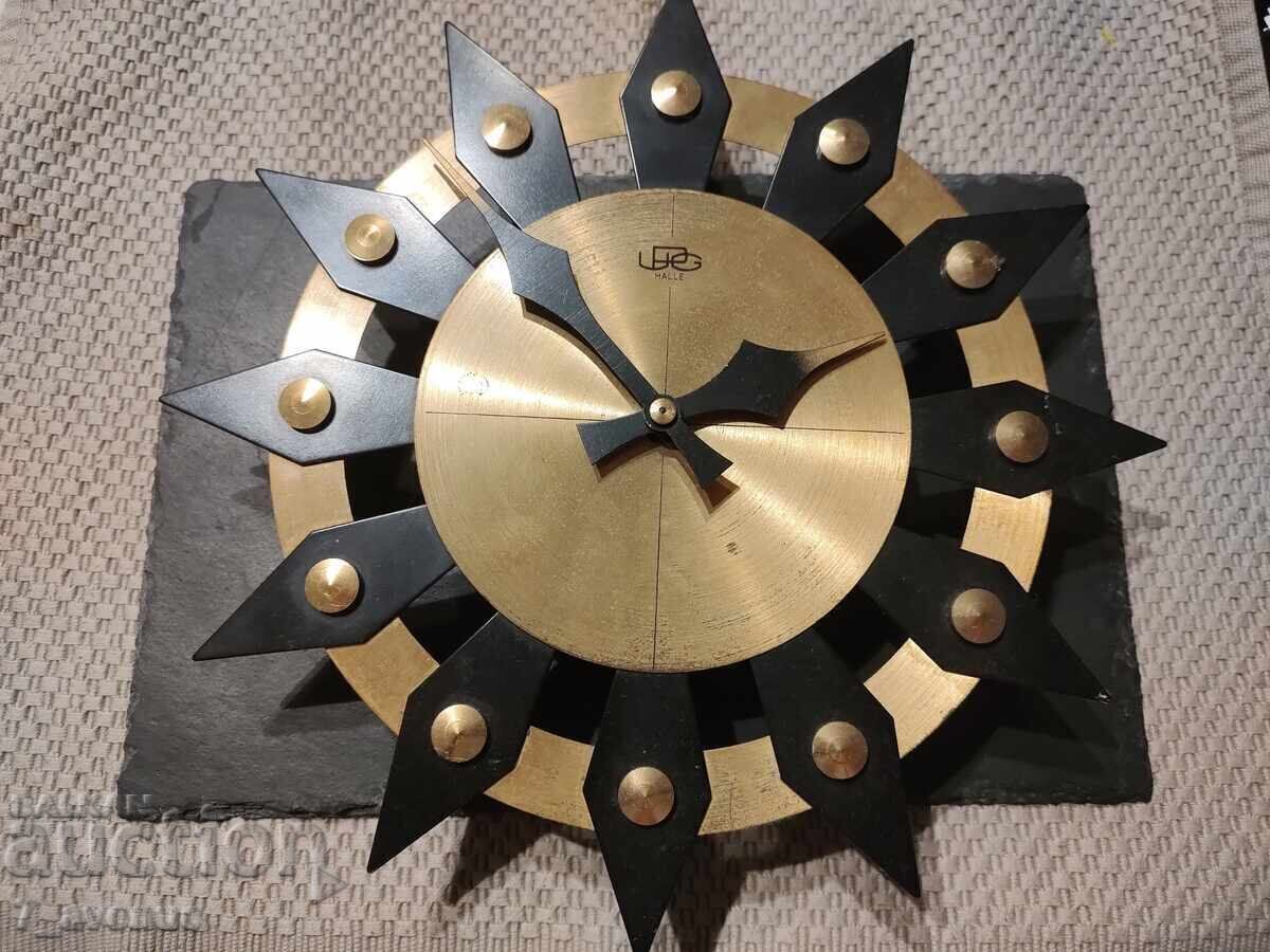 Ceas de perete Germania, carcasa metalica, 7.02.2025 cu preț 69.00 BGN | € 35.28