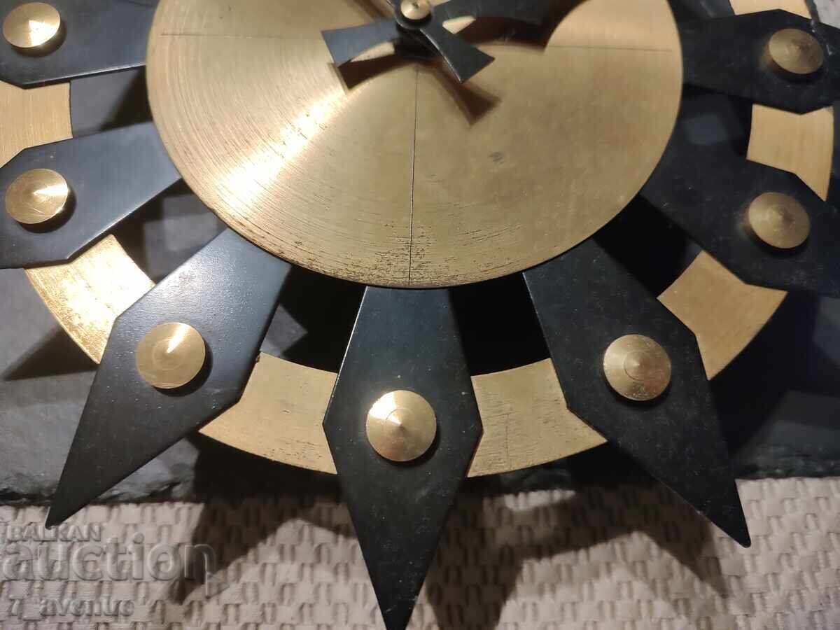 Livrarea Ceas de perete Germania, carcasa metalica, 7.02.2025