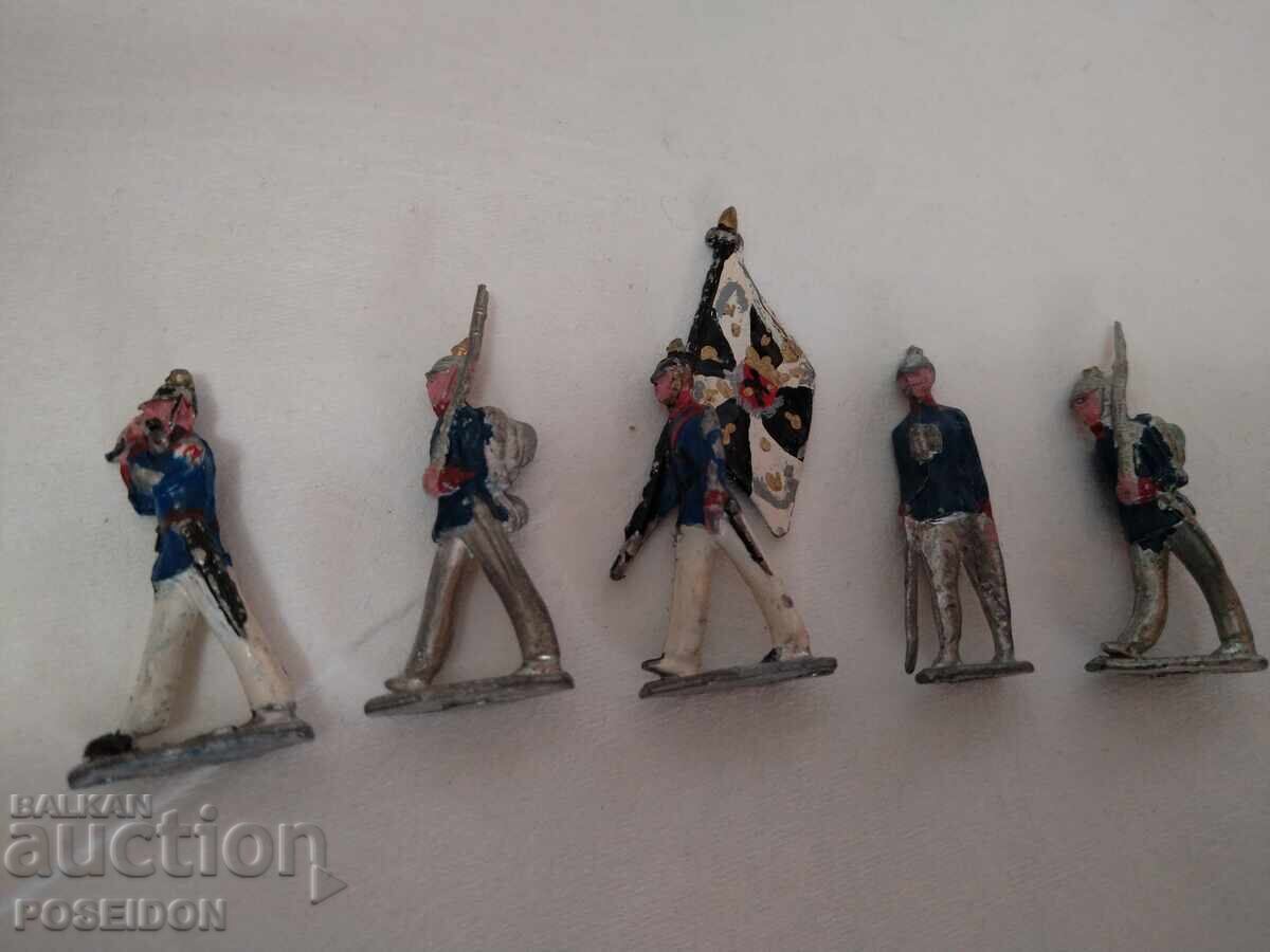 LEAD SOLDIERS - 6 LEAD SOLDIERS - 6