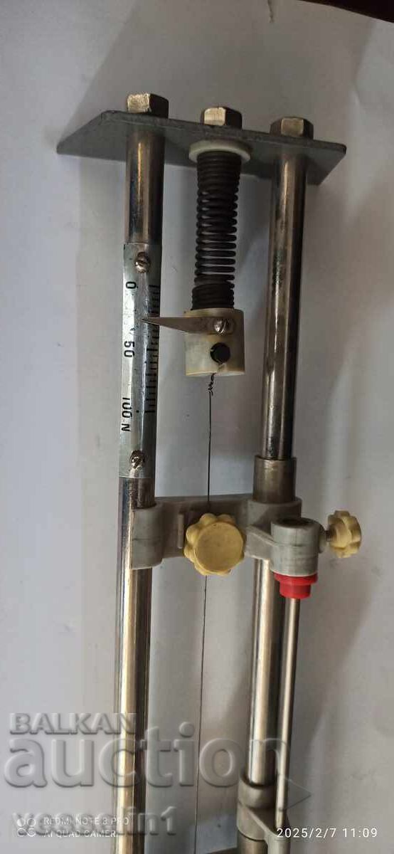 Model of a device "thread deformation during tension", mechanical engineering with price 31.00 BGN | € 15.85