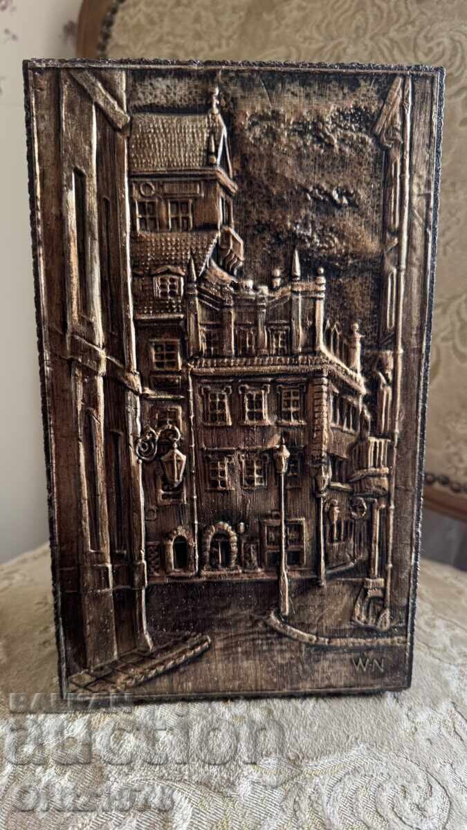 Vintage μεταλλικό γλυπτό σε χοντρή ξύλινη βάση – Πολωνία. με τιμή 48.00 BGN | € 24.54