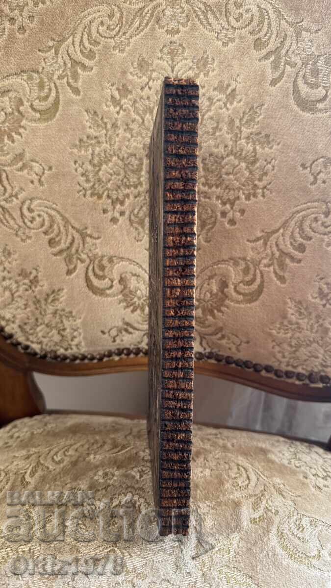 Δημοπρασία Vintage μεταλλικό γλυπτό σε χοντρή ξύλινη βάση – Πολωνία.