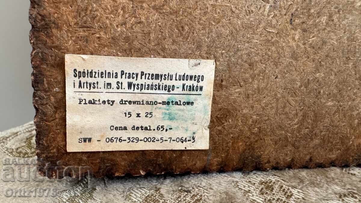 Παράδοση Vintage μεταλλικό γλυπτό σε χοντρή ξύλινη βάση – Πολωνία.