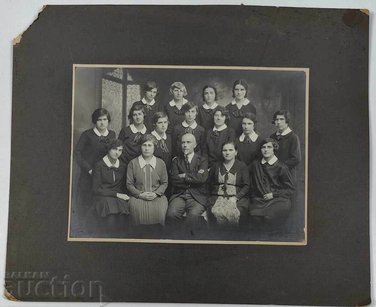 SOFIA SCHOOL STUDENTS OLD PHOTO CARDBOARD BULGARIA with price 19.00 BGN | € 9.71 SOFIA SCHOOL STUDENTS OLD PHOTO CARDBOARD BULGARIA with price 19.00 BGN | € 9.71