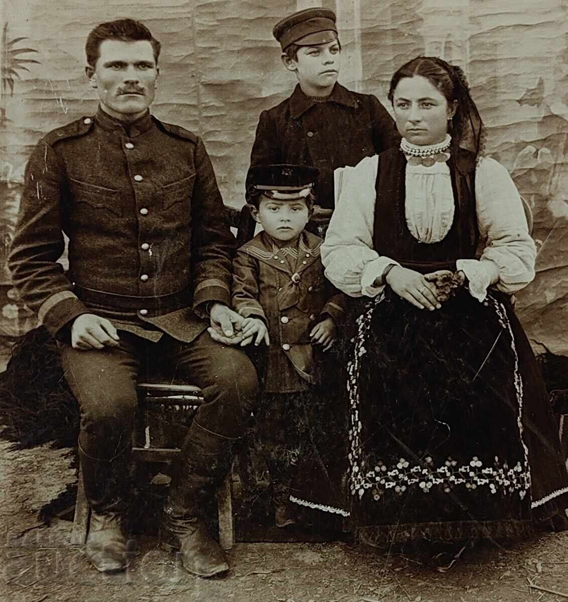 Delivery of MILITARY COSTUME OLD FAMILY PHOTO CARDBOARD BULGARIA