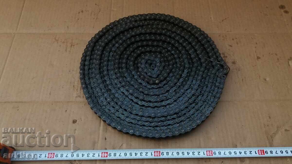 MASSIVE TRANSPORT CHAIN ABOUT 5 METERS LONG MASSIVE TRANSPORT CHAIN ABOUT 5 METERS LONG