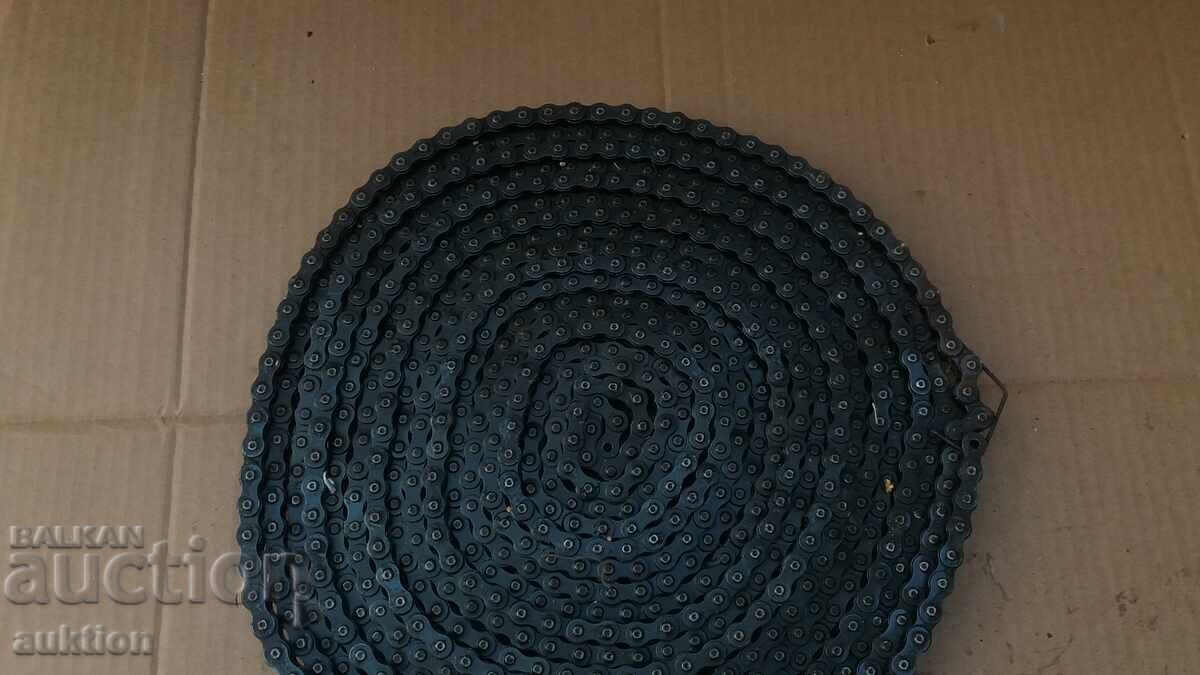 Auction MASSIVE TRANSPORT CHAIN ABOUT 5 METERS LONG Auction MASSIVE TRANSPORT CHAIN ABOUT 5 METERS LONG