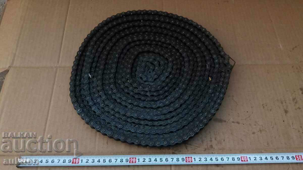 MASSIVE TRANSPORT CHAIN ABOUT 5 METERS LONG MASSIVE TRANSPORT CHAIN ABOUT 5 METERS LONG