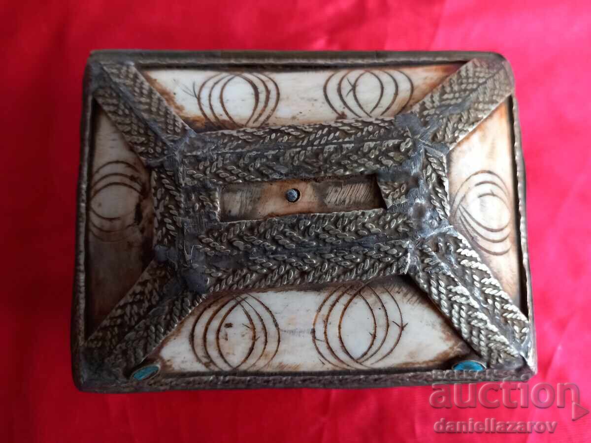 Auction 19th Century Antique Camel Bone and Brass Jewelry Box Auction 19th Century Antique Camel Bone and Brass Jewelry Box