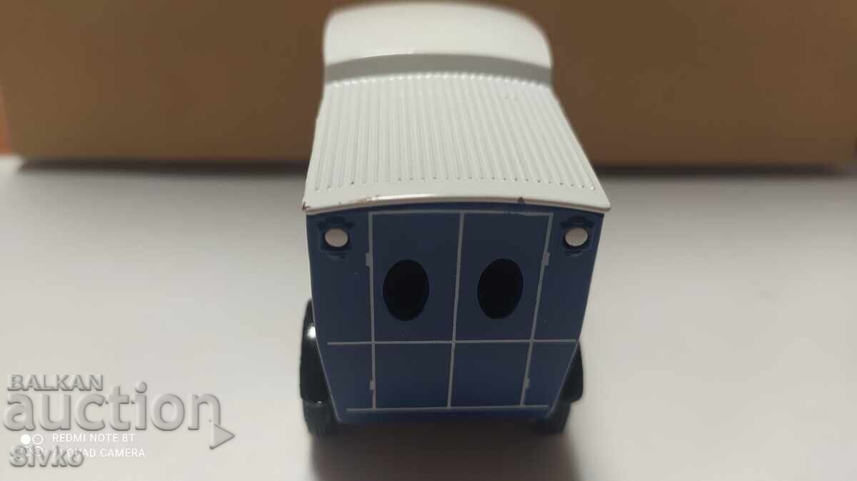 Delivery of MATCHBOX Trolley - FORD 1912