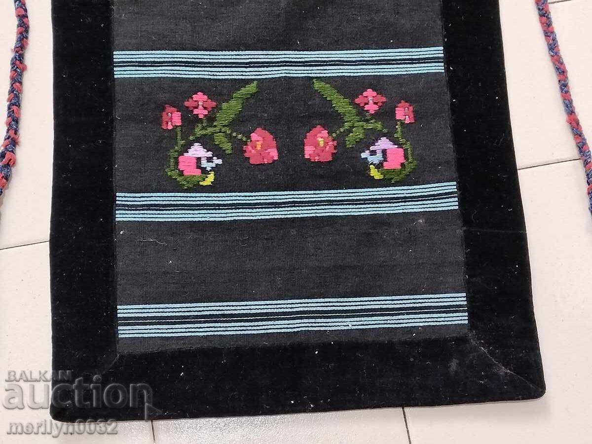 Παλιά ποδιά κέντημα πούλιες, φορεσιά, ύφασμα με τιμή 93.00 BGN | € 47.55 Παλιά ποδιά κέντημα πούλιες, φορεσιά, ύφασμα με τιμή 93.00 BGN | € 47.55