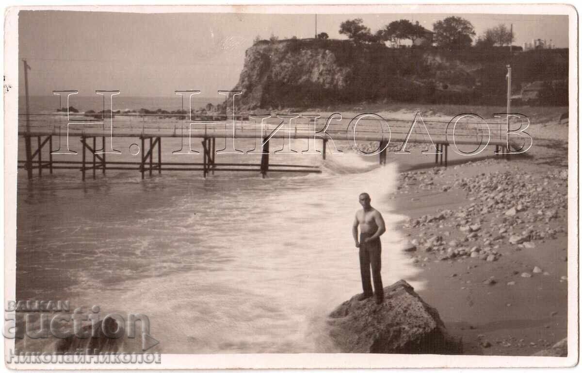 1935 OLD PHOTO VARNA MAN ON THE BEACH IN SAINT KONSTANTIN D458 1935 OLD PHOTO VARNA MAN ON THE BEACH IN SAINT KONSTANTIN D458