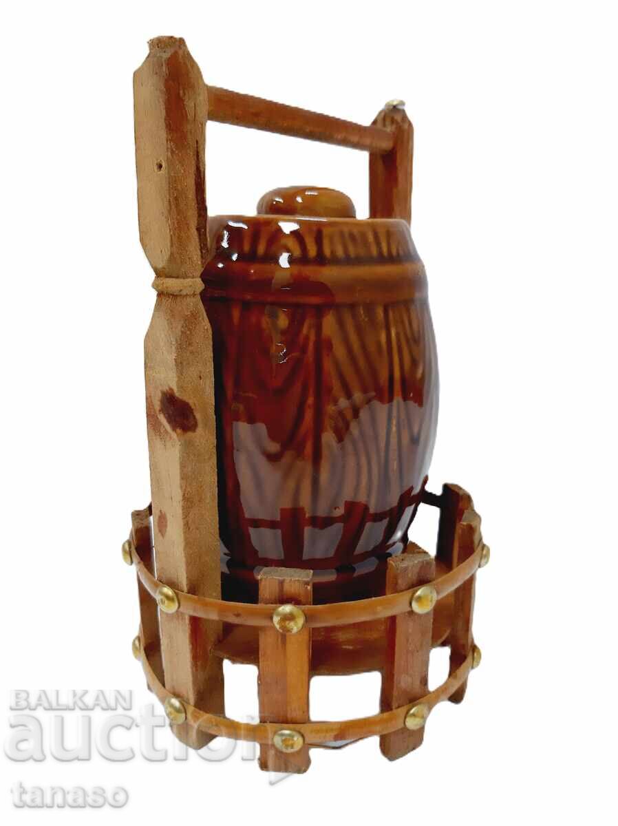 Auction Decorative ceramic barrel with cinnamon and wooden stand (2.2) Auction Decorative ceramic barrel with cinnamon and wooden stand (2.2)