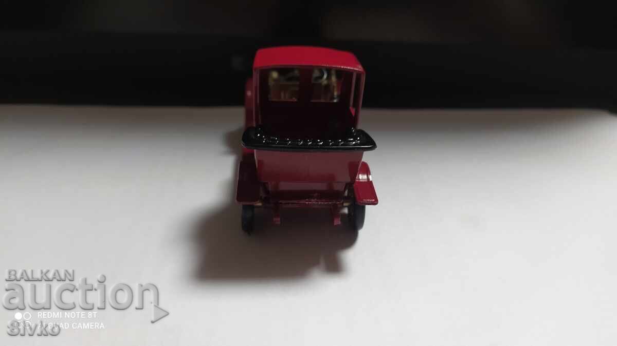 Delivery of MATCHBOX PACKARD LANDAULET 1912 stroller Delivery of MATCHBOX PACKARD LANDAULET 1912 stroller