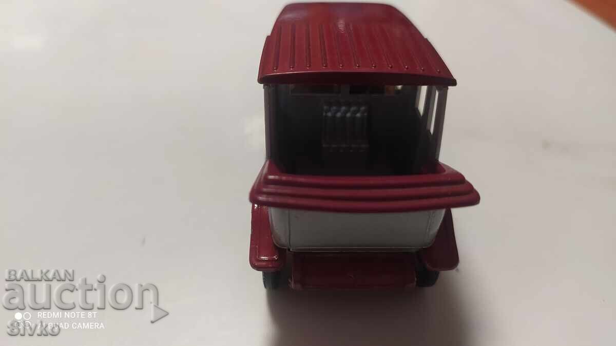 Delivery of MATCHBOX ROLLS ROYCE 1912 Trolley Delivery of MATCHBOX ROLLS ROYCE 1912 Trolley