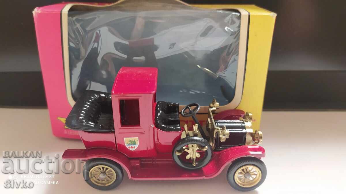 Auction MATCHBOX metal retro stroller model PACKARD LANDAULET 1912 Auction MATCHBOX metal retro stroller model PACKARD LANDAULET 1912