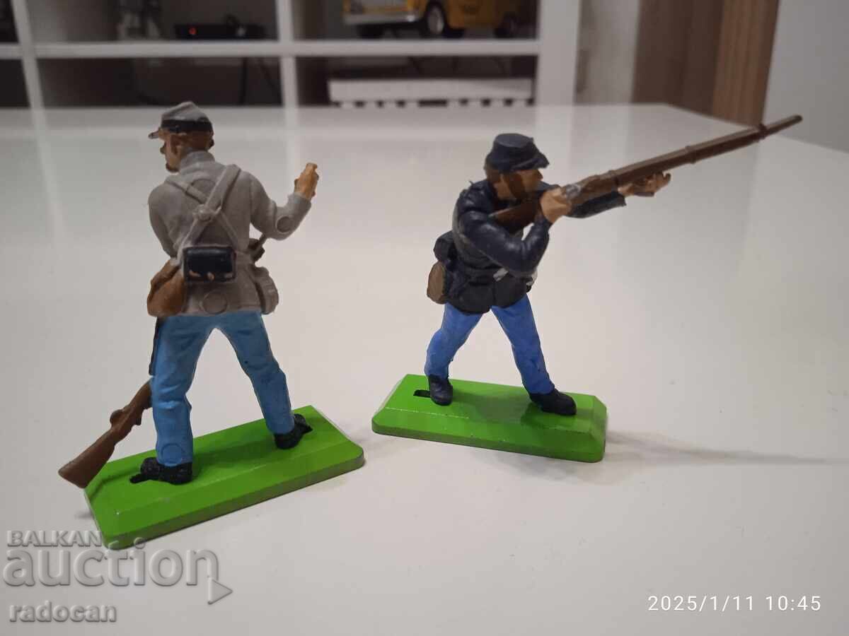 Soldații figuri 2 buc., Britains LTD, fabricate în Anglia cu preț € 11.25 | 22.00 BGN