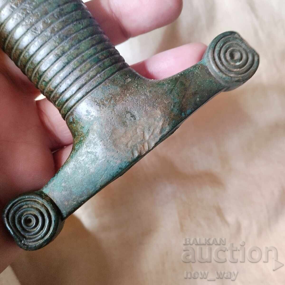 Licitație Un satar. Sabie. Mâner.