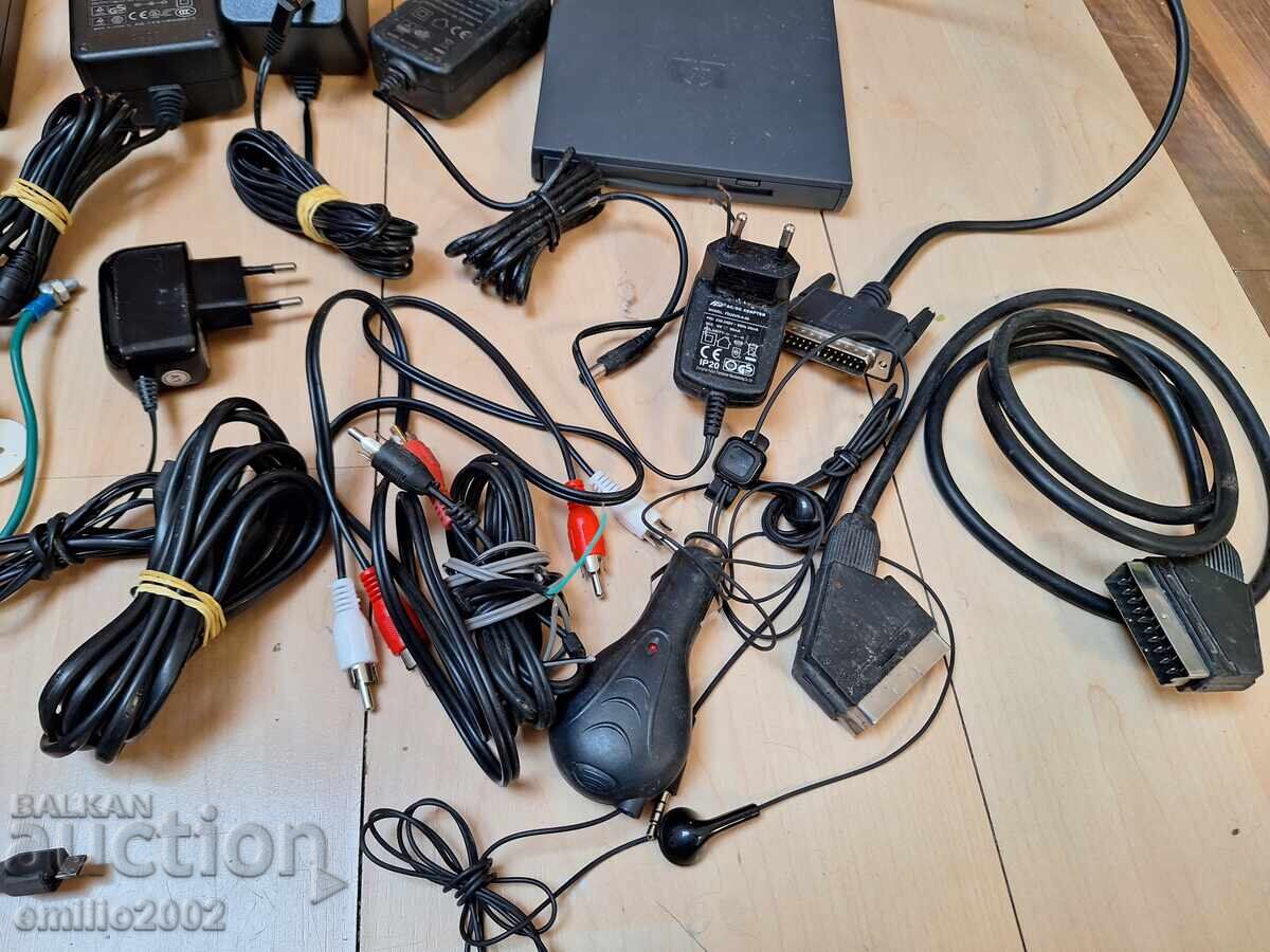 Livrarea Adaptoare, cabluri etc.