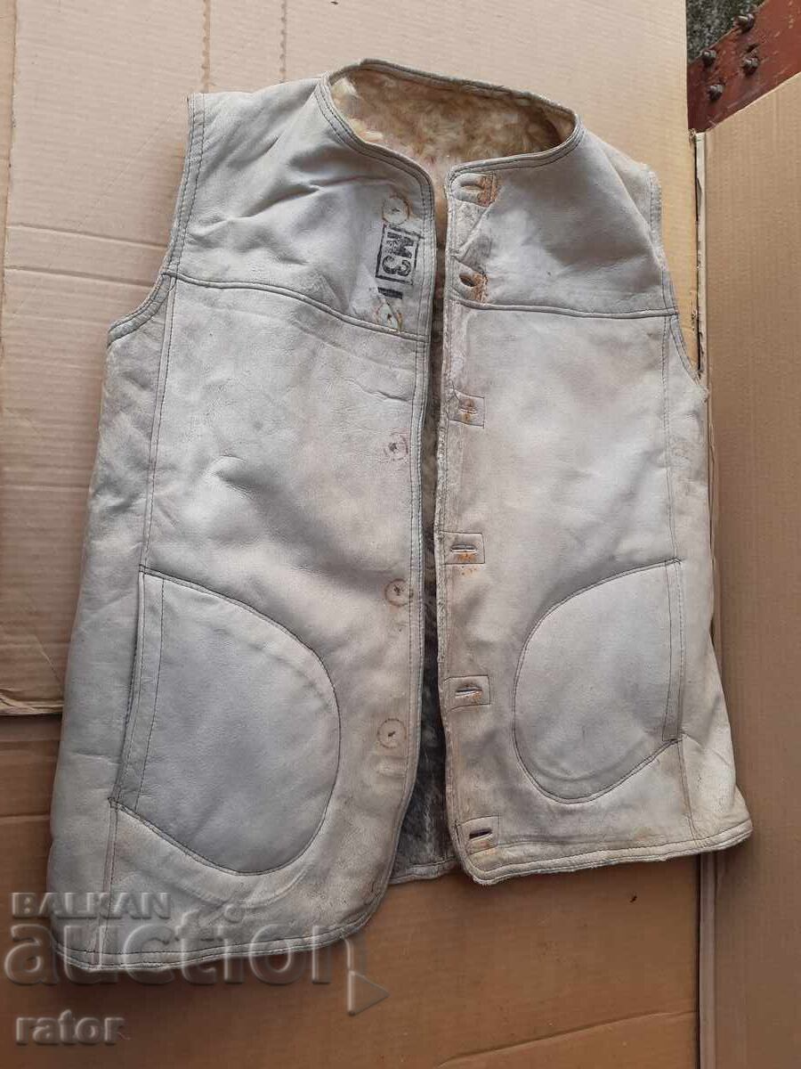 Στρατιωτικό δερμάτινο γιλέκο, γιλέκο Kingdom of Bulgaria, Δεύτερος Παγκόσμιος Πόλεμος με τιμή 70.00 BGN | € 35.79 Στρατιωτικό δερμάτινο γιλέκο, γιλέκο Kingdom of Bulgaria, Δεύτερος Παγκόσμιος Πόλεμος με τιμή 70.00 BGN | € 35.79