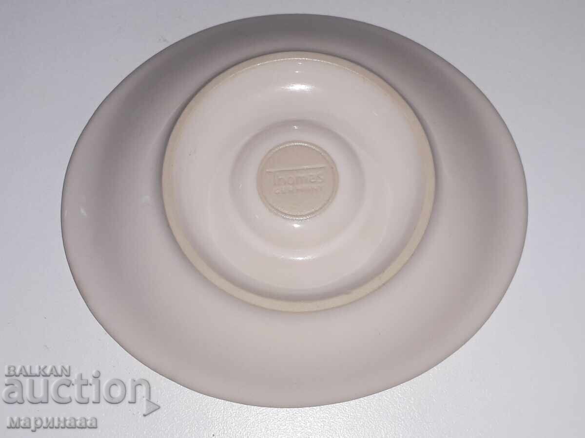 Auction  EGG HOLDER. SOLID PORCELAIN. GERMANY