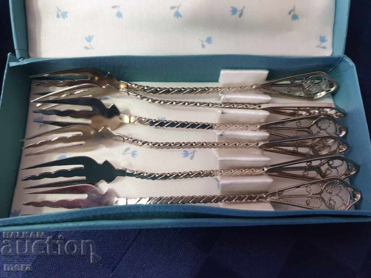 Auction Set of filigree forks and spoons Auction Set of filigree forks and spoons