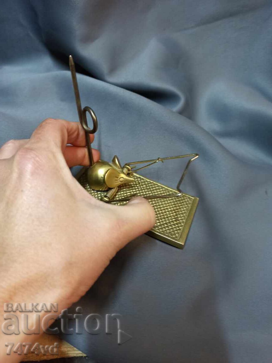 Delivery of BRONZE PLASTIC MOUSE TRAP Delivery of BRONZE PLASTIC MOUSE TRAP