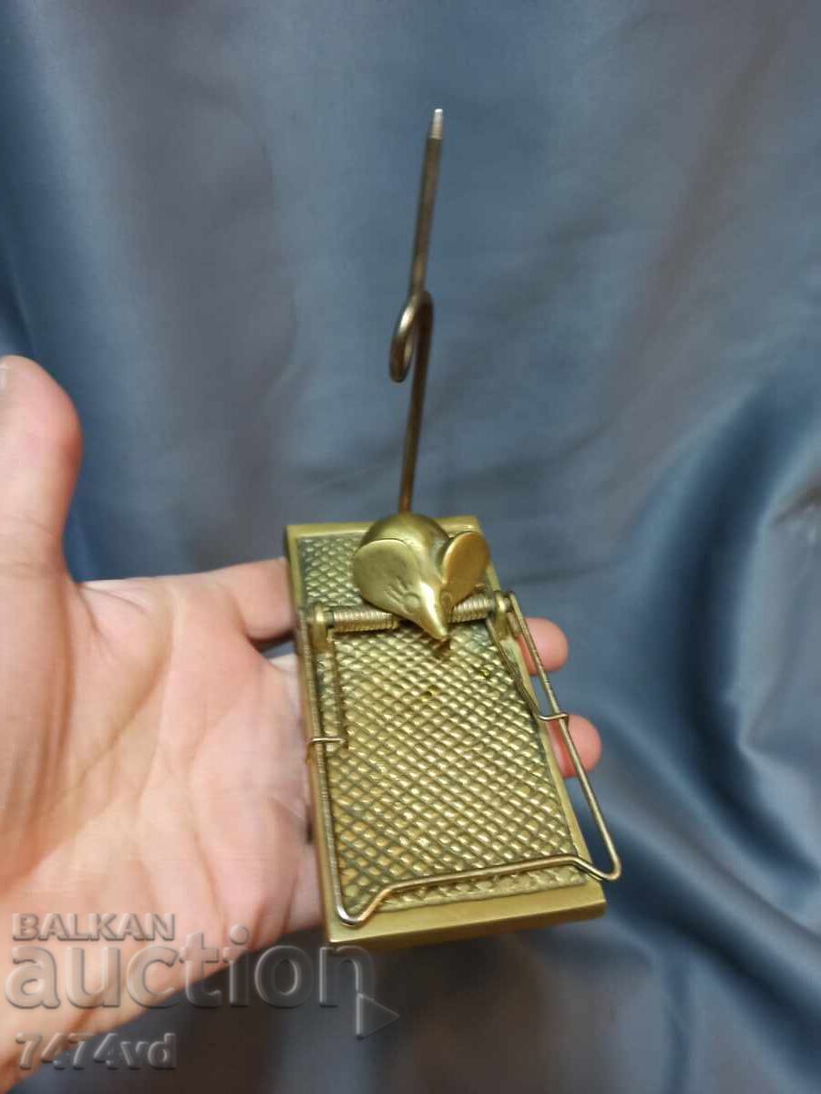 BRONZE PLASTIC MOUSE TRAP - 5 BRONZE PLASTIC MOUSE TRAP - 5