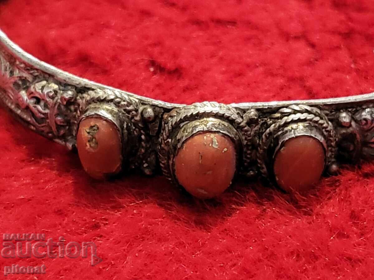 Delivery of Antique silver bracelet with corals Delivery of Antique silver bracelet with corals