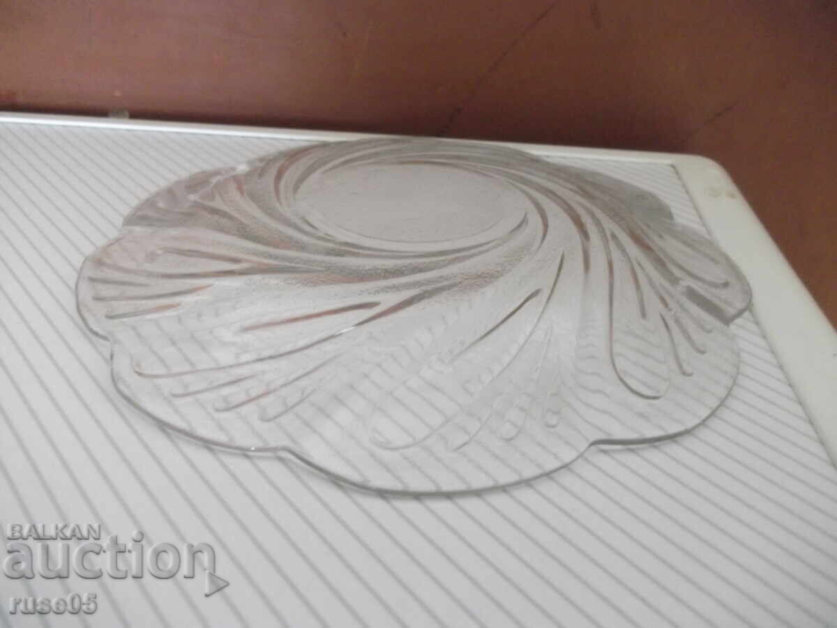 Delivery of Lot of 4 glass plates with ornaments Delivery of Lot of 4 glass plates with ornaments