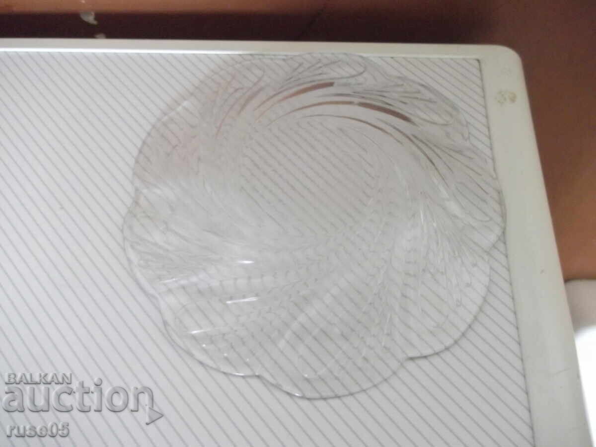 Lot of 4 glass plates with ornaments - 5 Lot of 4 glass plates with ornaments - 5