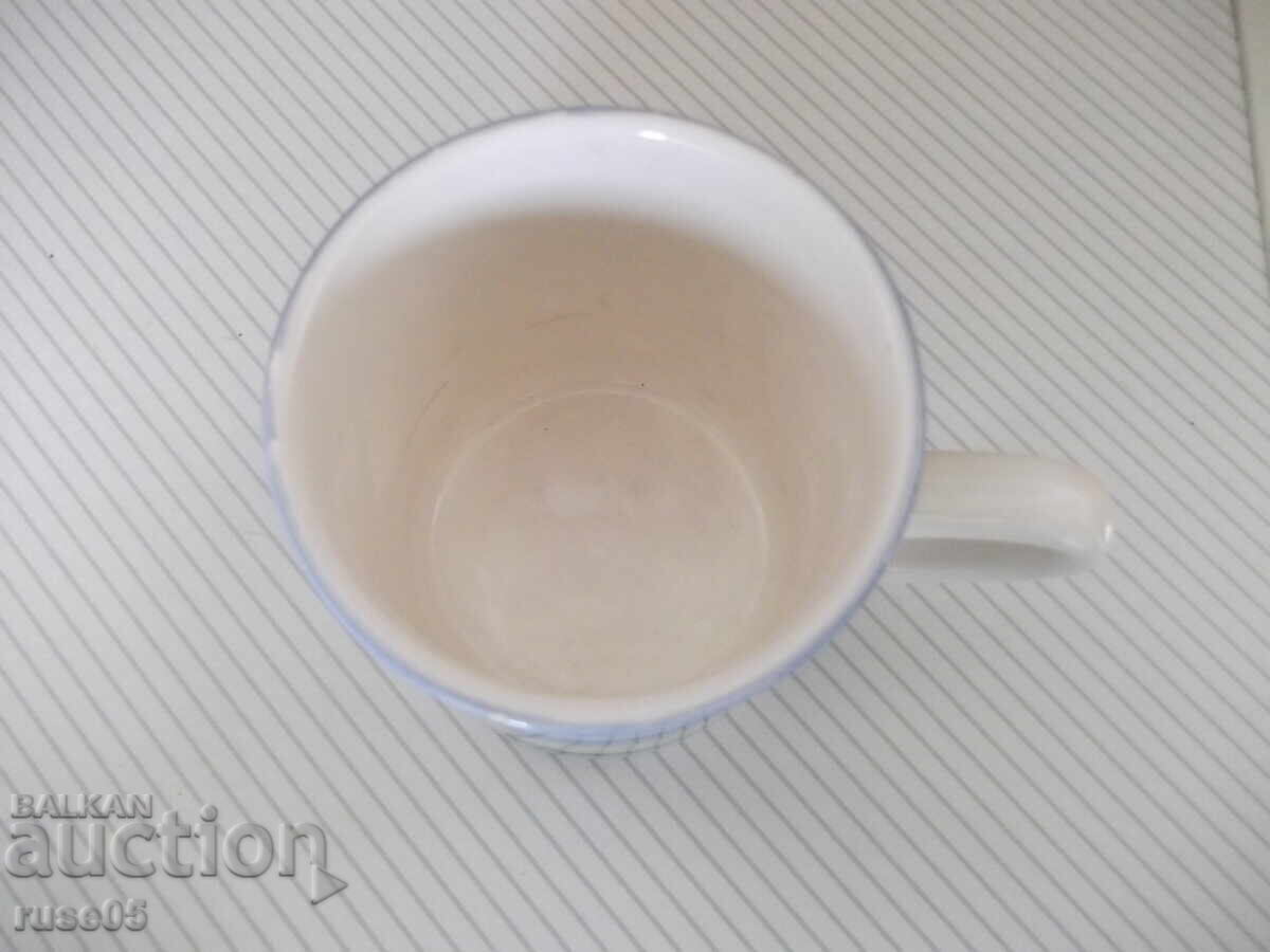 Auction Lot of 3 porcelain cups Auction Lot of 3 porcelain cups