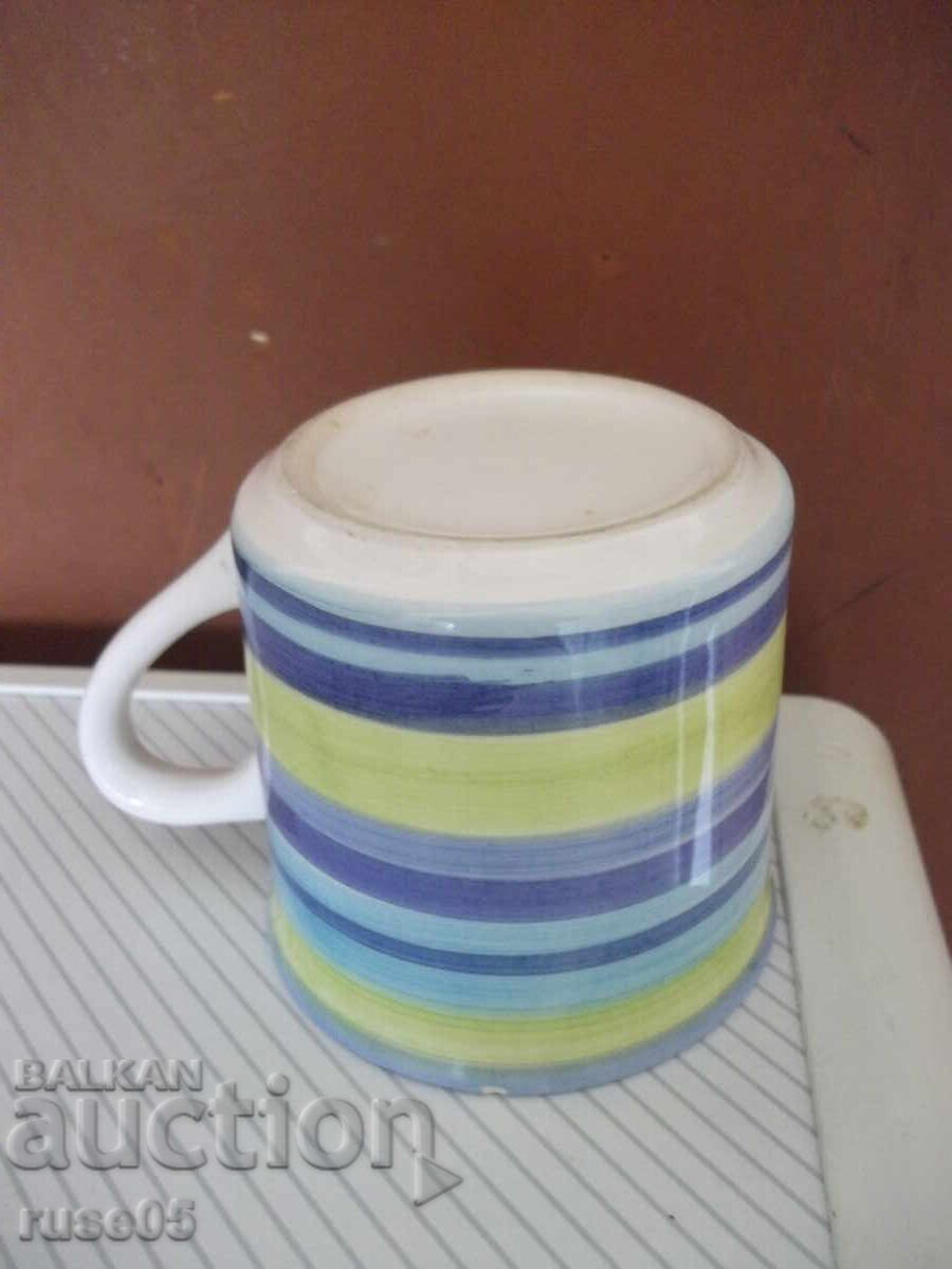 Delivery of Lot of 3 porcelain cups Delivery of Lot of 3 porcelain cups