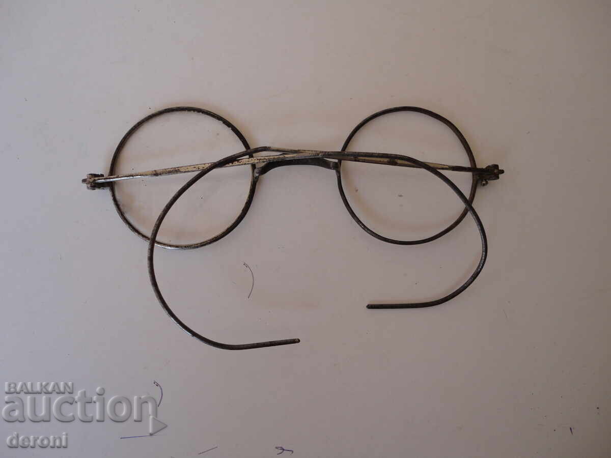 Ochelari antici secolul al XIX-lea cu preț 20.00 BGN | € 10.23 Ochelari antici secolul al XIX-lea cu preț 20.00 BGN | € 10.23