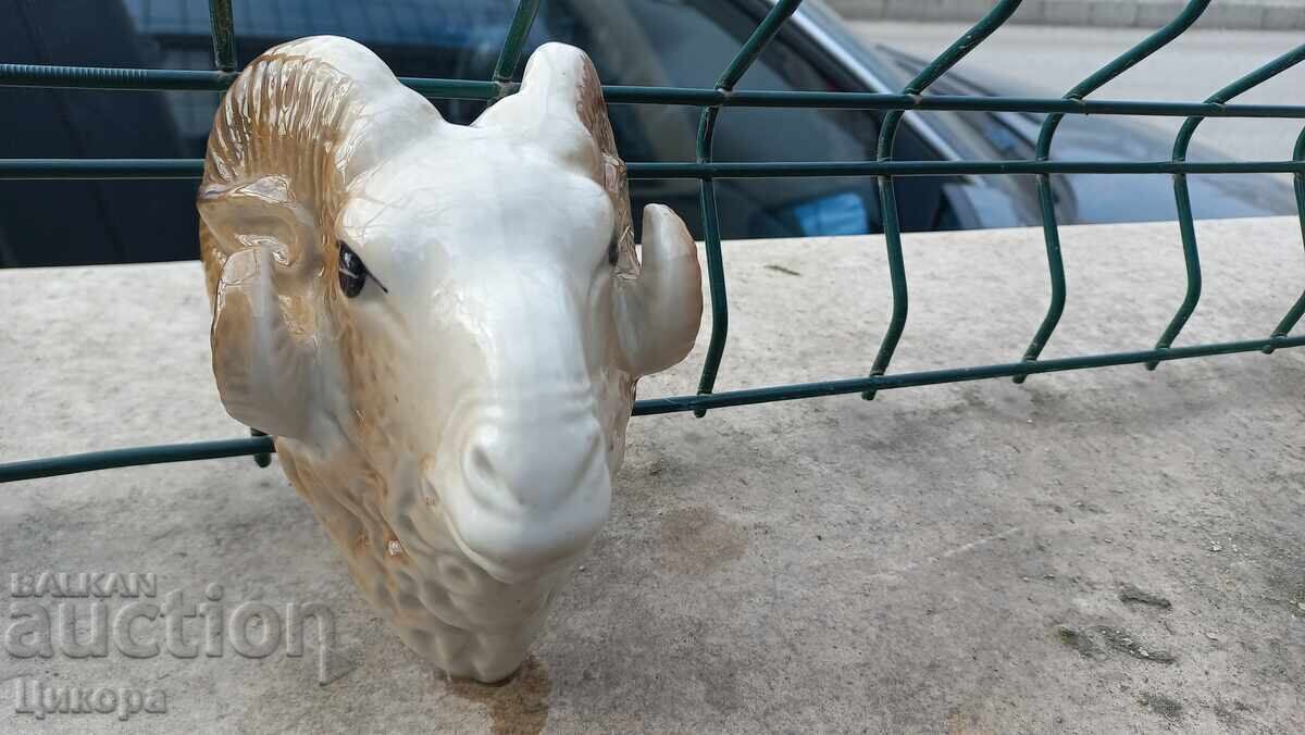 Auction PORCELAIN RAMS HORNS TROPHY Auction PORCELAIN RAMS HORNS TROPHY