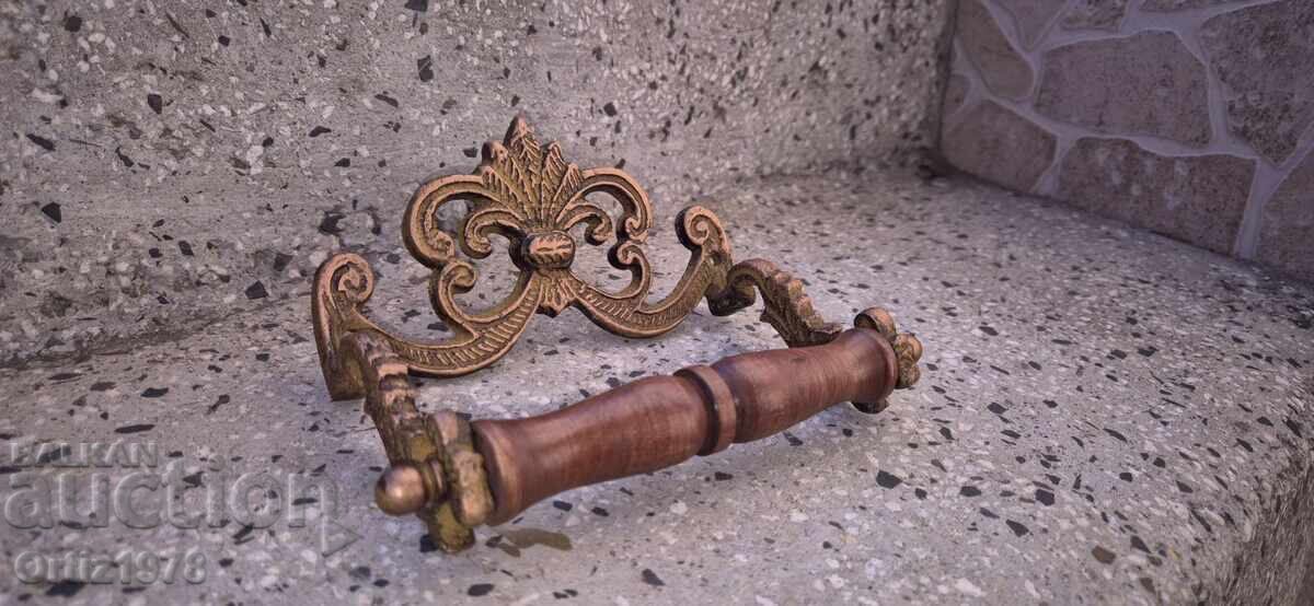 Elegant toilet paper holder – metal, wood. with price 44.00 BGN | € 22.50 Elegant toilet paper holder – metal, wood. with price 44.00 BGN | € 22.50