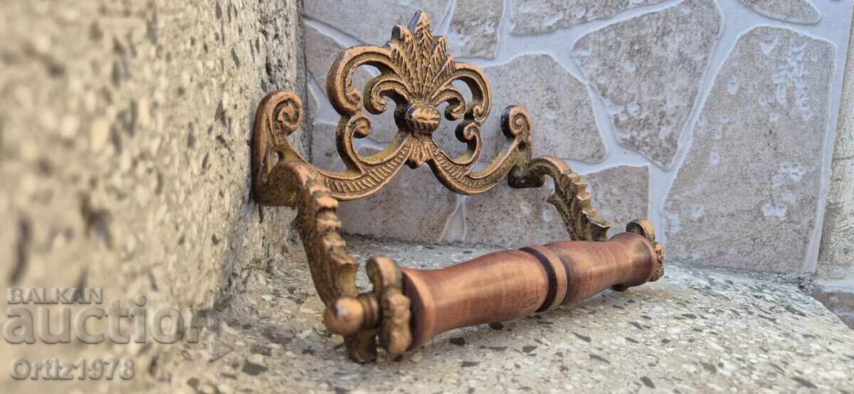 Elegant toilet paper holder – metal, wood. Elegant toilet paper holder – metal, wood.
