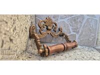 Elegant toilet paper holder – metal, wood.