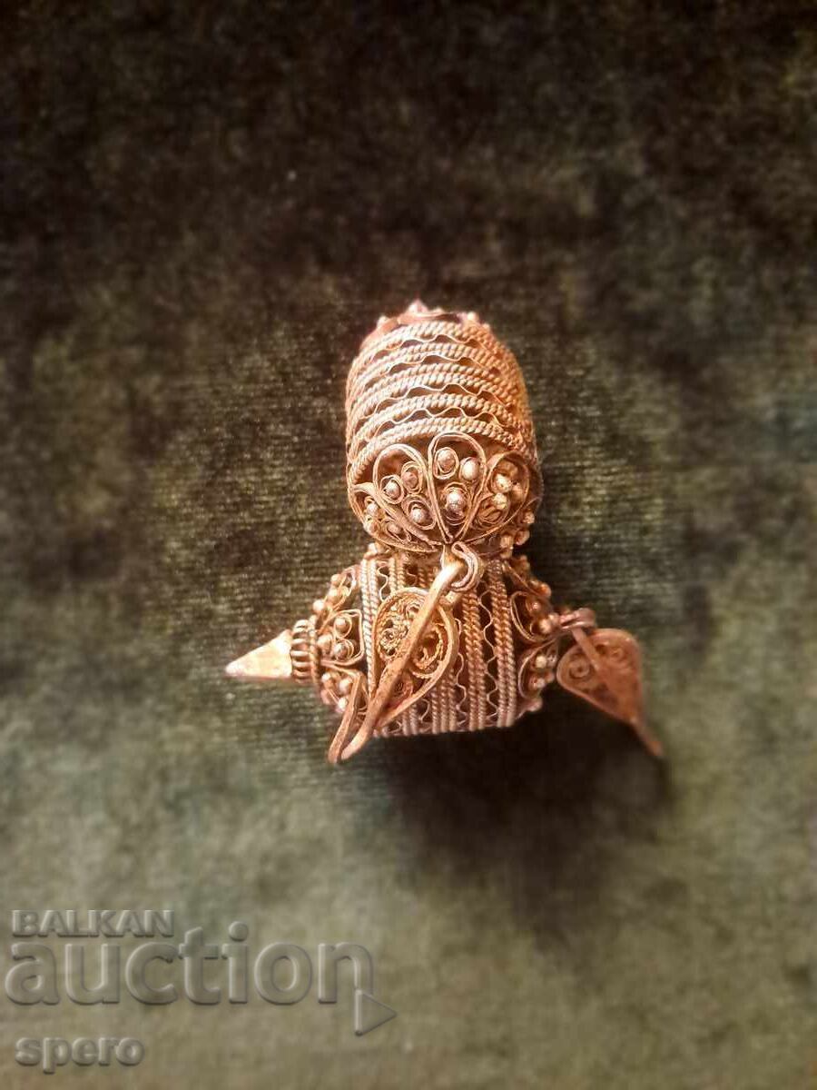 Delivery of Earrings, earring, bangles Delivery of Earrings, earring, bangles