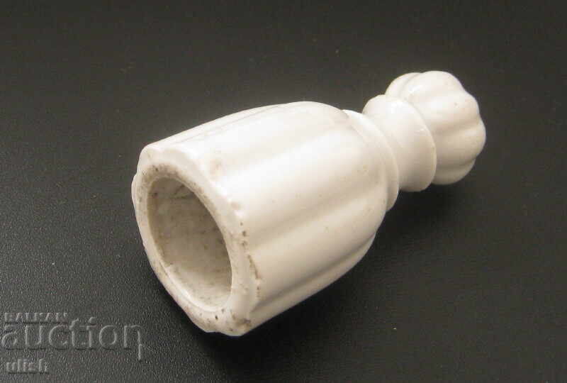 Παλαιός μονωτήρας πορσελάνης για καλώδιο τύπου πιόνι με τιμή 20.00 BGN | € 10.23 Παλαιός μονωτήρας πορσελάνης για καλώδιο τύπου πιόνι με τιμή 20.00 BGN | € 10.23