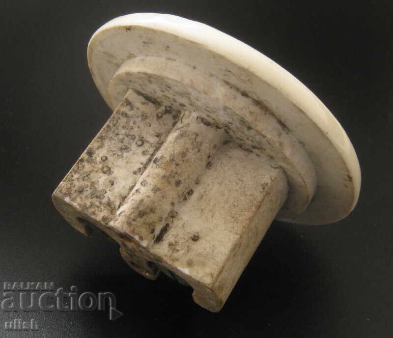 Παλιά πρίζα τοίχου από μασίφ πορσελάνη με τιμή 30.00 BGN | € 15.34 Παλιά πρίζα τοίχου από μασίφ πορσελάνη με τιμή 30.00 BGN | € 15.34