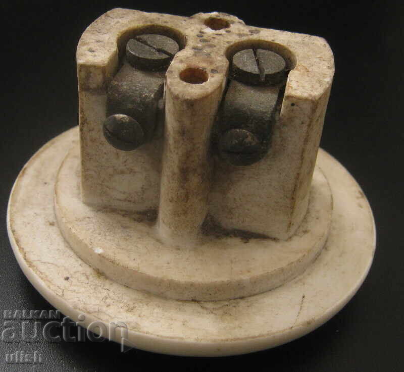 Δημοπρασία Παλιά πρίζα τοίχου από μασίφ πορσελάνη Δημοπρασία Παλιά πρίζα τοίχου από μασίφ πορσελάνη