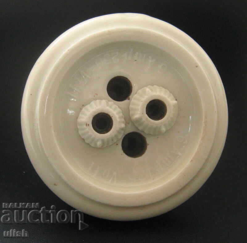 Παλιά πρίζα τοίχου από μασίφ πορσελάνη Παλιά πρίζα τοίχου από μασίφ πορσελάνη