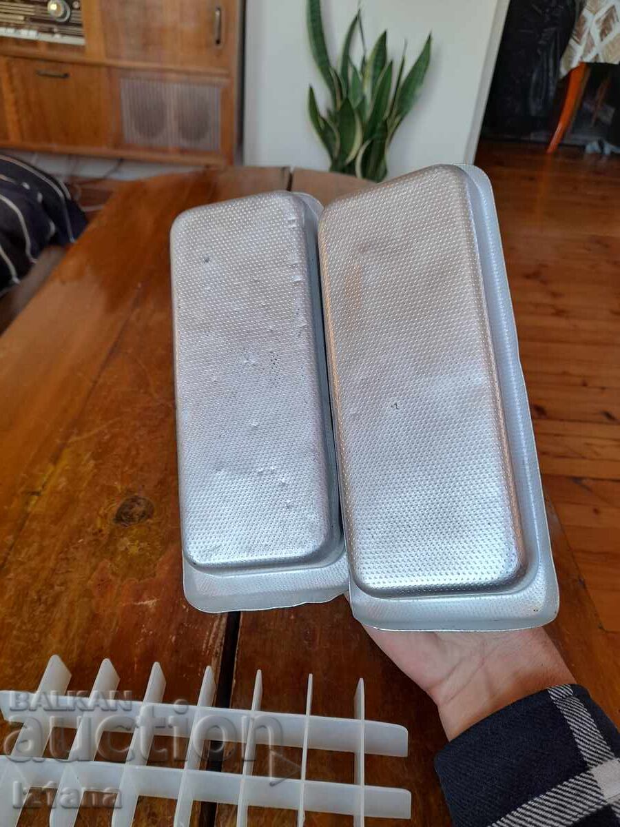 Delivery of Old ice molds Delivery of Old ice molds